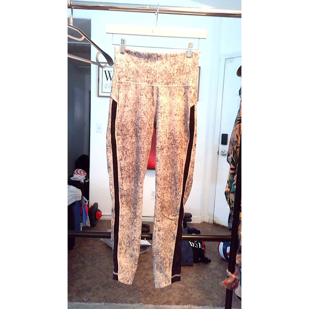 Women's Marble Lululemon Workout Leggings. Size 6